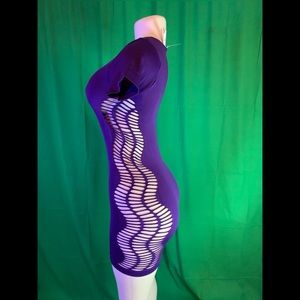 Body-con purple dress with cut design down the side